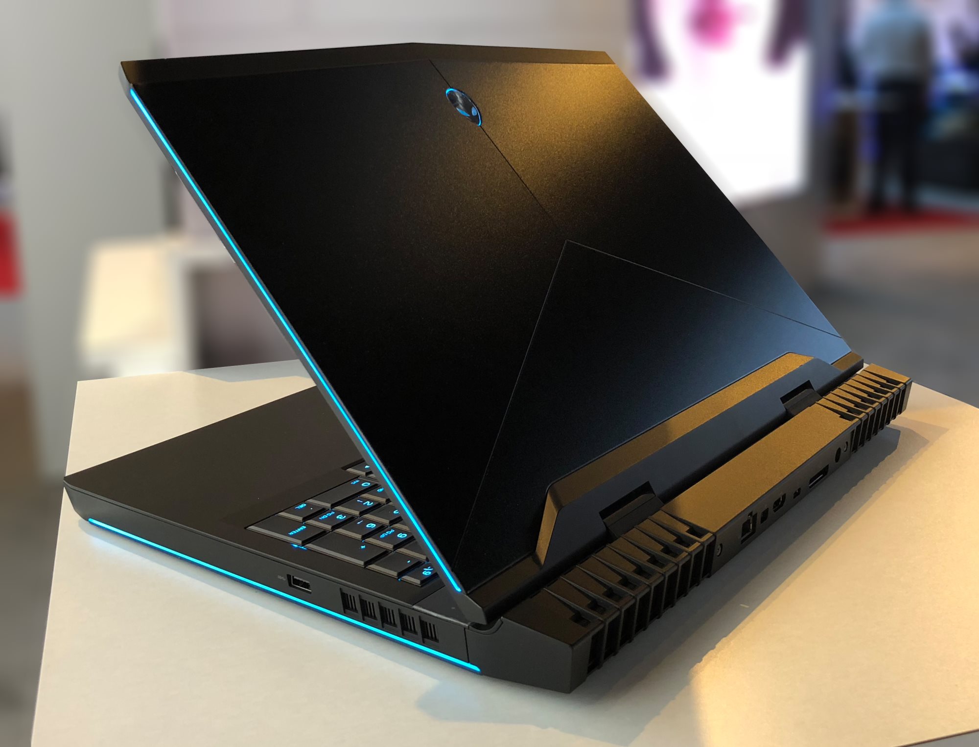Alienware Laptops: 15R4 and 17R5 - Dell's Spring Range: New 8th 